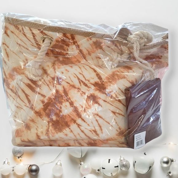 Madden girl large Tote with matching cosmetic bag NWT - Picture 8 of 13